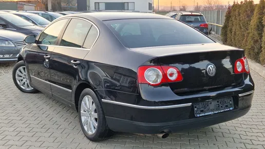 Vw Passat 1.6 benzina Berlina Model Highline