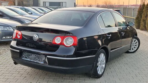 Vw Passat 1.6 benzina Berlina Model Highline